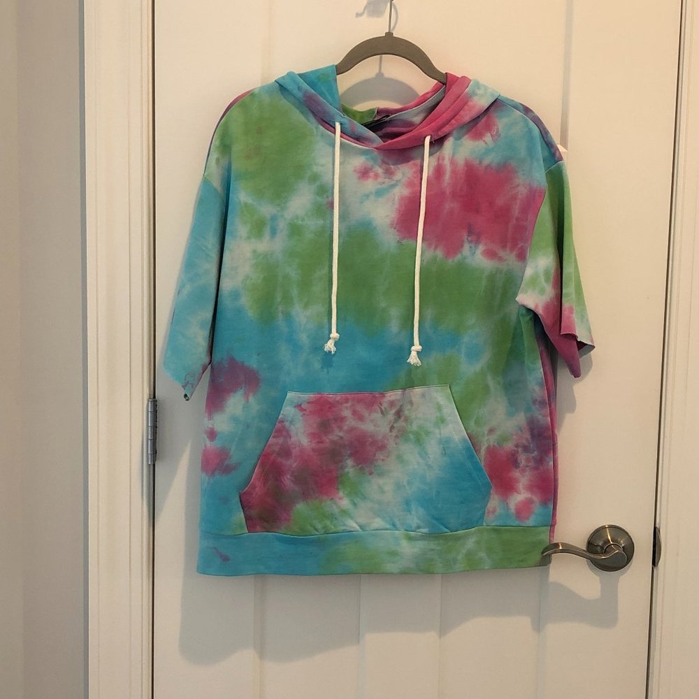 Fabulous Tie Dye Hoodie Top Sleeves Cut t0 Short Woman's Sz M